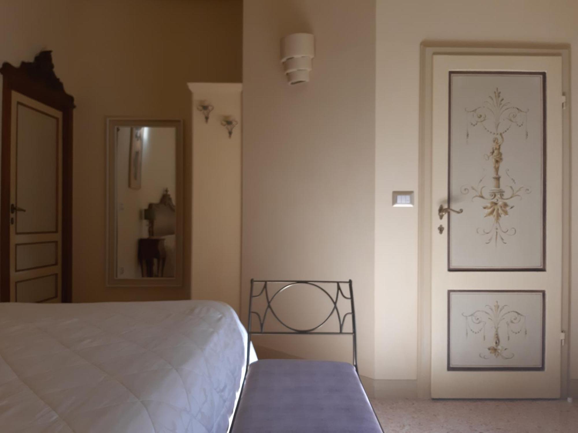 Dolce Rosa ♡ Centro Storico Bed and Breakfast Sansepolcro Exteriör bild