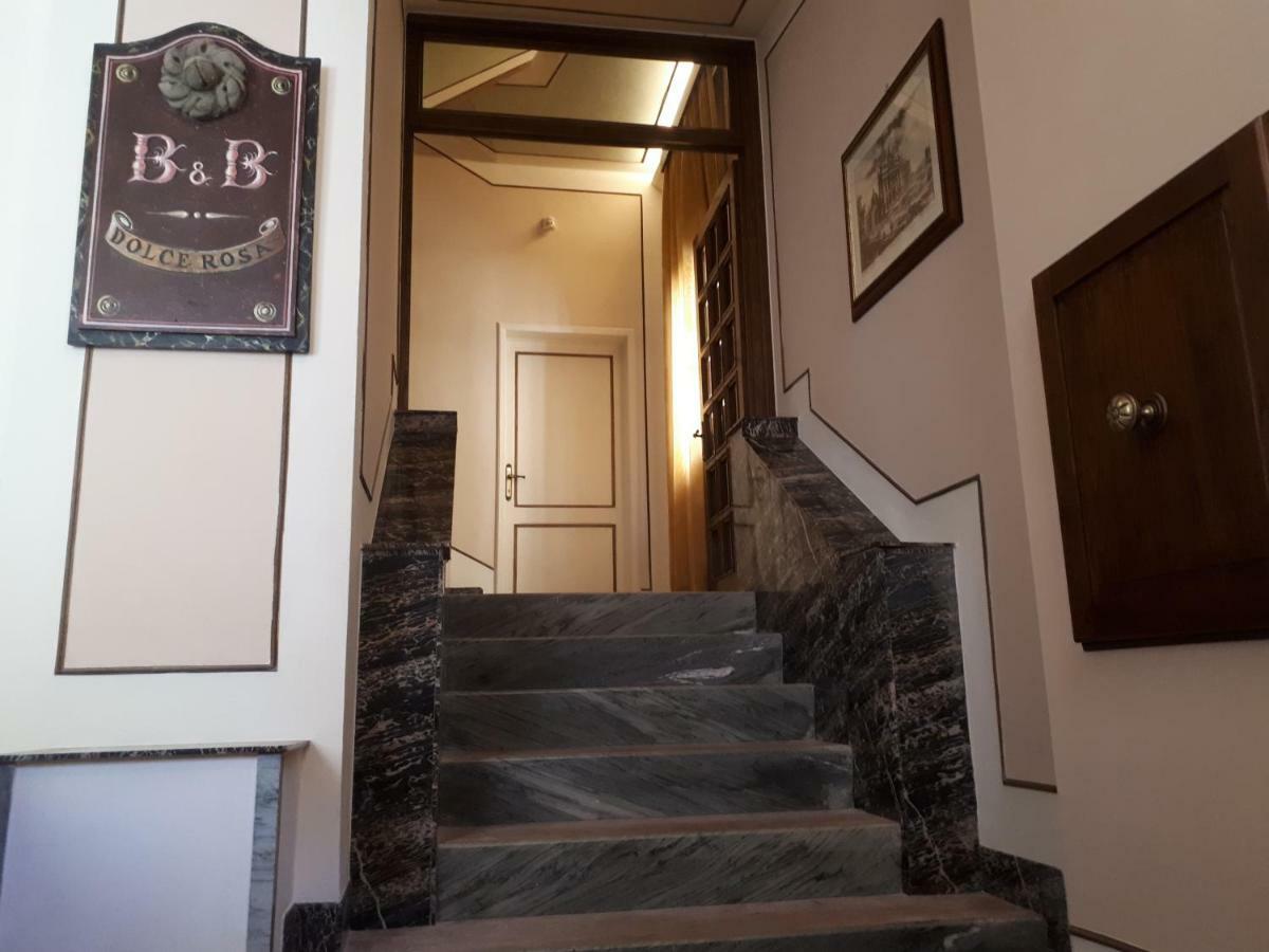 Dolce Rosa ♡ Centro Storico Bed and Breakfast Sansepolcro Exteriör bild