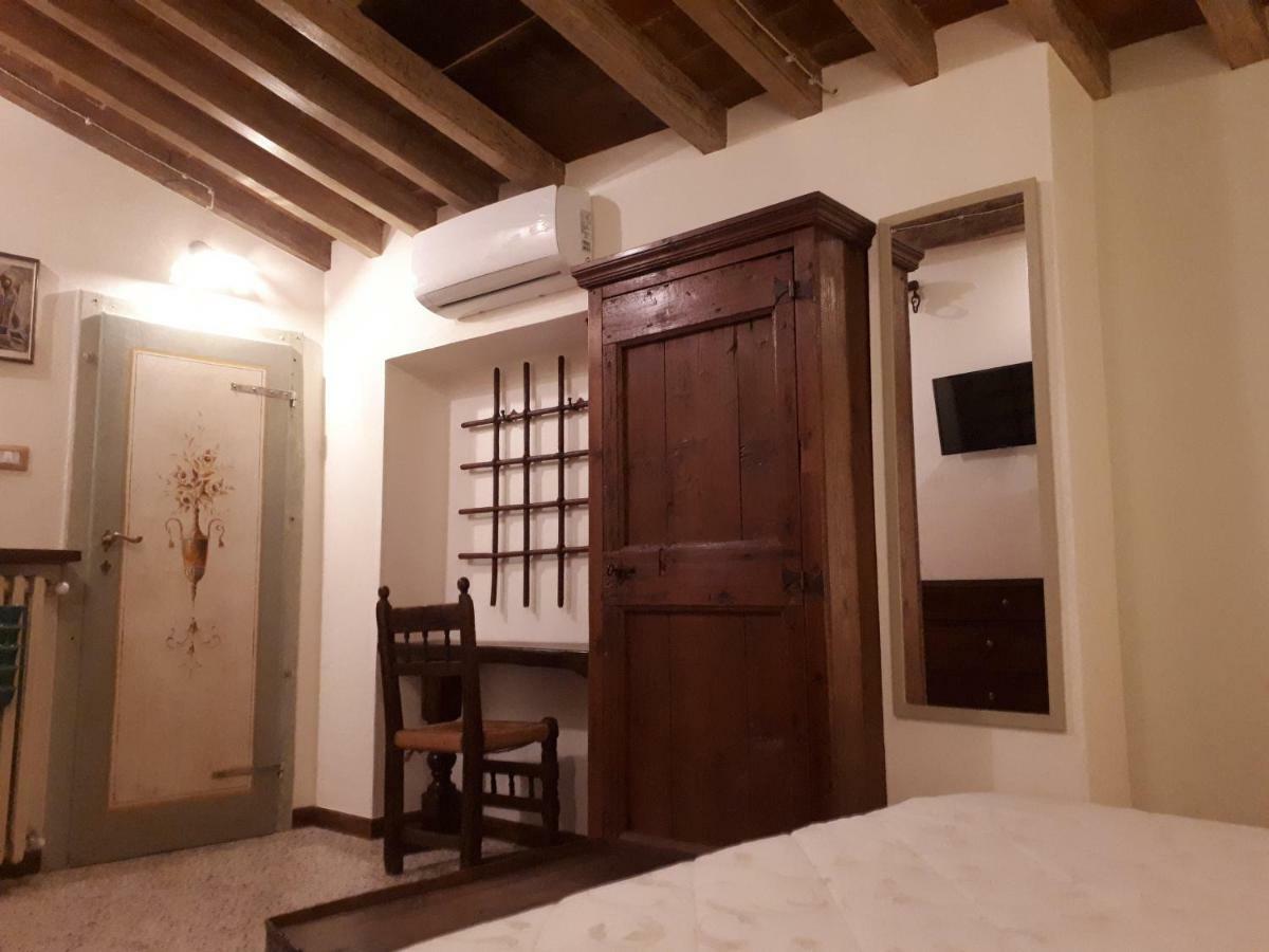 Dolce Rosa ♡ Centro Storico Bed and Breakfast Sansepolcro Exteriör bild
